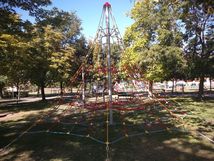 Balancing rope element