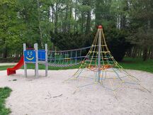 Balancing rope element