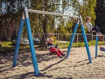 Chain swing
